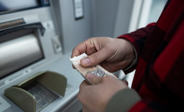 Wpłaty na konto pod lupą fiskusa. Kiedy bank zawiadomi urząd skarbowy?