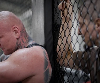 Wpuścił kamery do swojego domu. Jest film o kontrowersyjnym polskim sportowcu