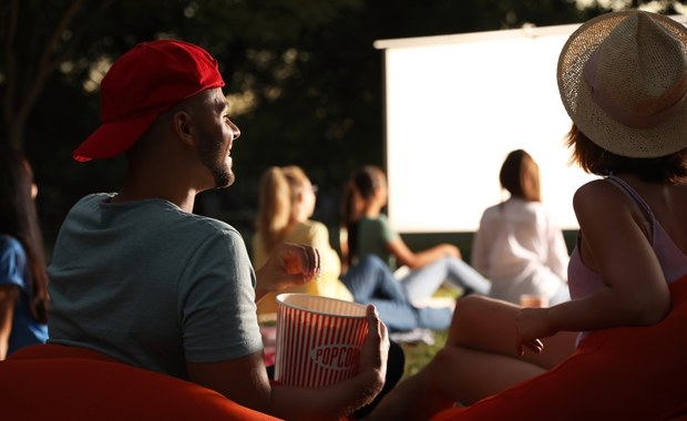 Wraca filmowy dziedziniec FINA, czyli darmowe kino w Warszawie