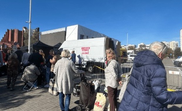 Wracają weekendowe zbiórki odzieży w warszawskich dzielnicach. Sprawdź harmonogram