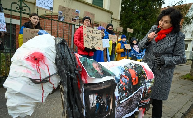 ​"Wracajcie do ruskiego mira". Konsul wychodzi tylnymi drzwiami