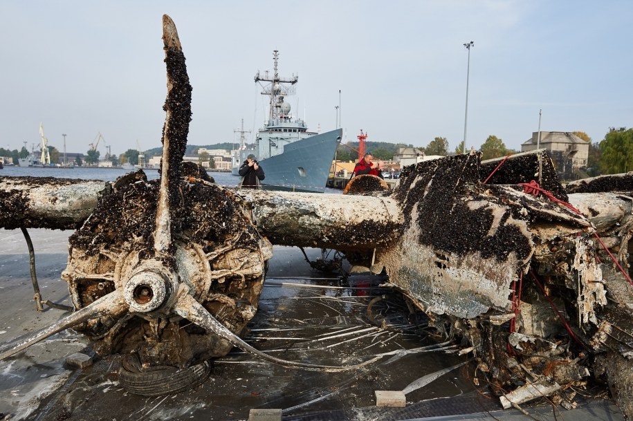 Wrak amerykańskiego bombowca Douglas A-20 z okresu II wojny światowej, wydobyty z dna Bałtyku /Adam Warżawa  (PAP) /PAP