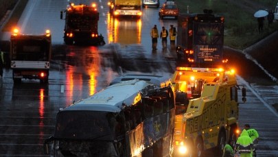 Wrak autobusu usunięto z autostrady