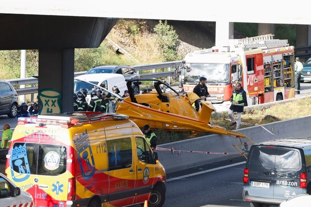 Wrak helikoptera na miejscu katastrofy /JJ GUILLEN /PAP/EPA