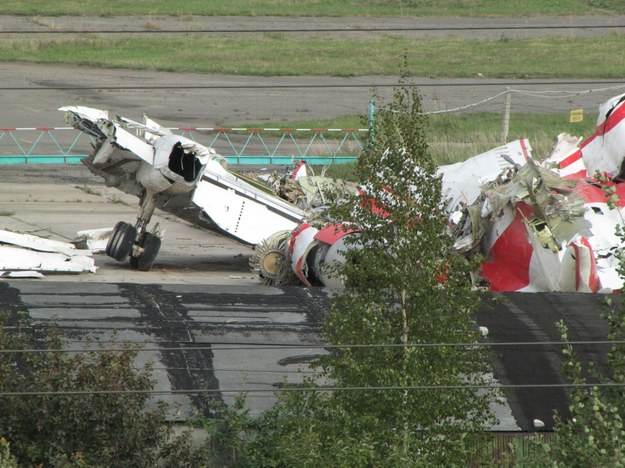 Wrak prezydenckiego tupolewa na lotnisku w Smoleński na zdjęciu archiwalnym z 2010 roku /Archiwum RMF FM