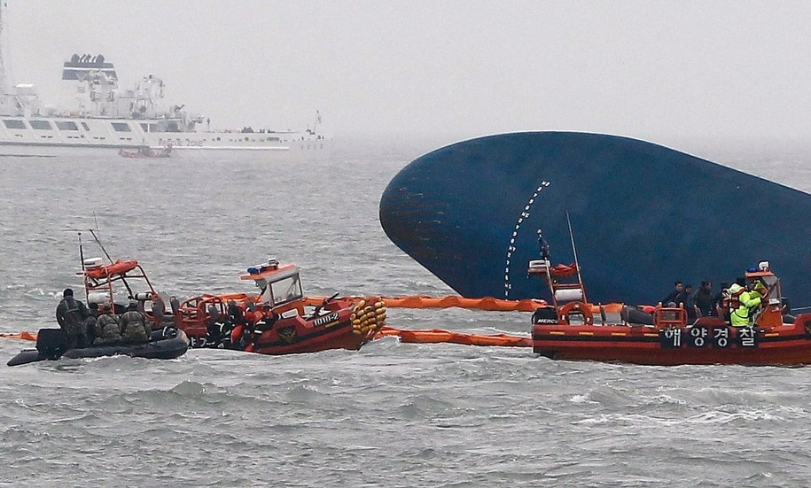 Wrak promu "Sewol" /JEON HEON-KYUN /PAP/EPA