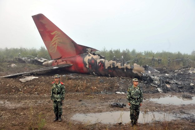 Wrak samolotu Embraer 190 /WANG ZHIFU   /PAP/EPA