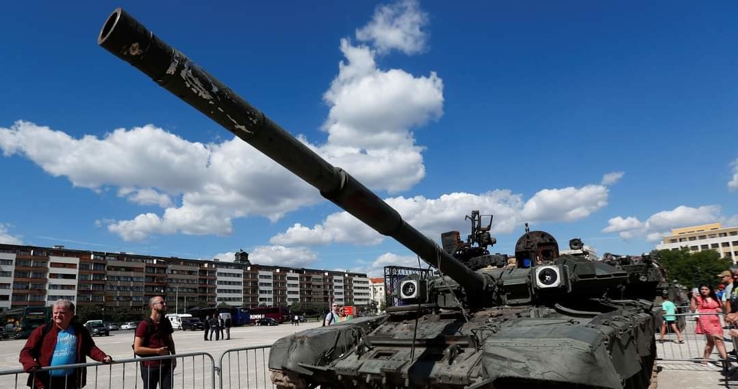 Wrak T-90 w Pradze /@NewVoiceUkraine /Twitter