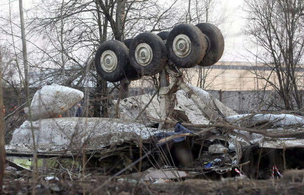 Wrak tupolewa dzień po katastrofie, zdj. archiwalne /SERGEI CHIRIKOV /PAP/EPA