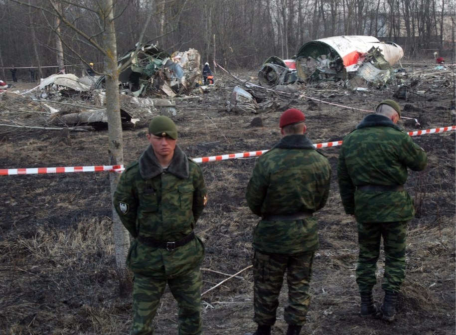 Wrak tupolewa na miejscu katastrofy smoleńskiej /SERGEI CHIRIKOV /PAP/EPA