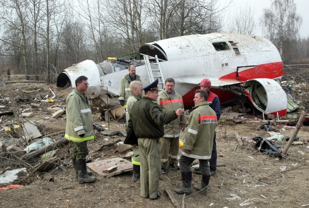 Wrak tupolewa na miejscu katastrofy - zdj. z 13 kwietnia 2010 r. /SERGEI CHIRIKOV /PAP/EPA
