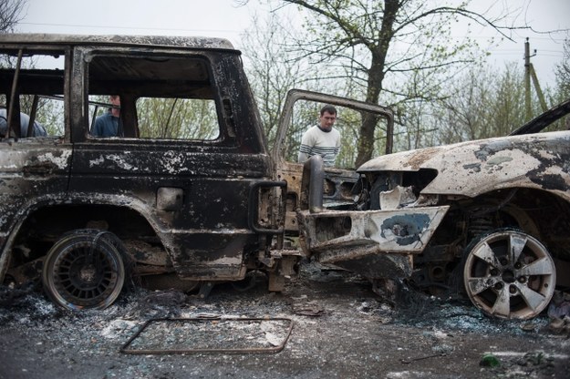 Wraki spalonych samochodów w Słowiańsku /PAP/EPA/ROMAN PILIPEY /PAP/EPA
