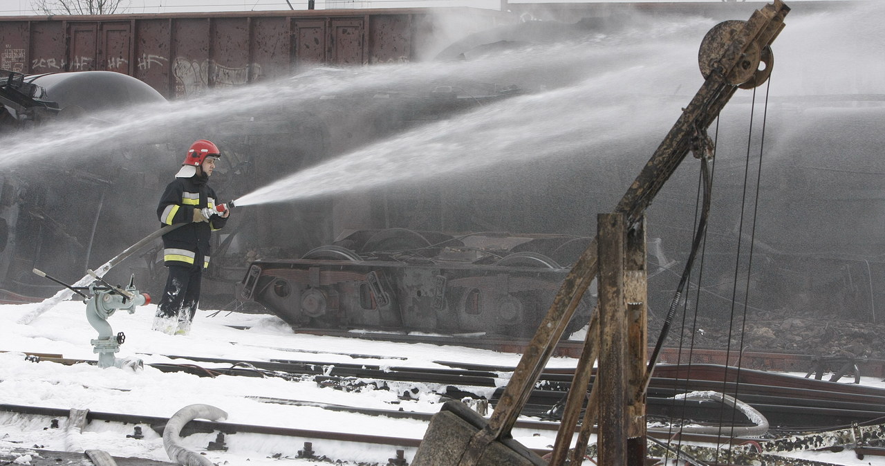 Wraki wagonów po pożarze w Białymstoku
