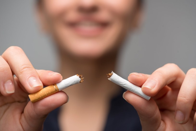 Wraz z nadejściem nowego roku wielu palaczy decyduje się podjąć próbę rzucenia nałogu /123RF/PICSEL