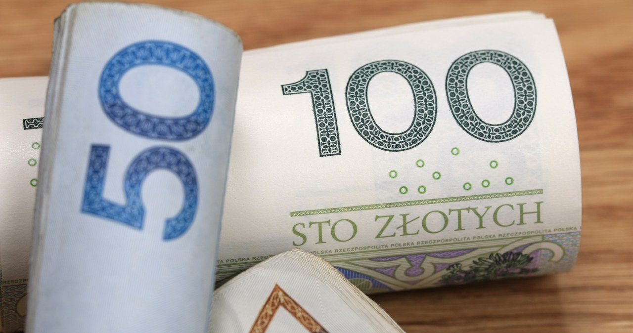 Wraz ze spadkiem wskaźnika WIBOR spadać będą raty kredytów. Można też oczekiwać obniżenia stóp procentowych /123RF/PICSEL