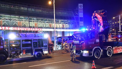 Wrocław: Autobus wjechał w przejście podziemne. Nie żyje kierowca