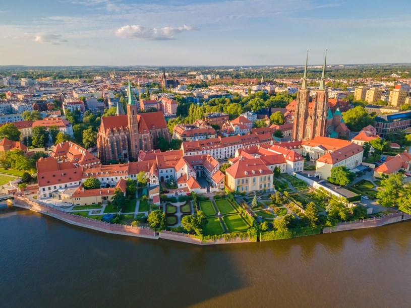 Wrocław awansował na trzecie miejsce największych miast w Polsce pod względem liczby ludności. /123RF/PICSEL