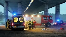 Wrocław: Kobieta spadła z mostu. Wcześniej doszło do kolizji