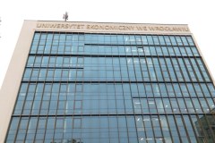 Wrocław: Koniec modernizacji budynku Uniwersytetu Ekonomicznego 