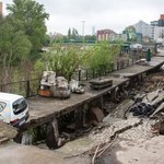 Wrocław: Potężne osuwisko na nabrzeżach Odry. Ewakuowano 30 osób