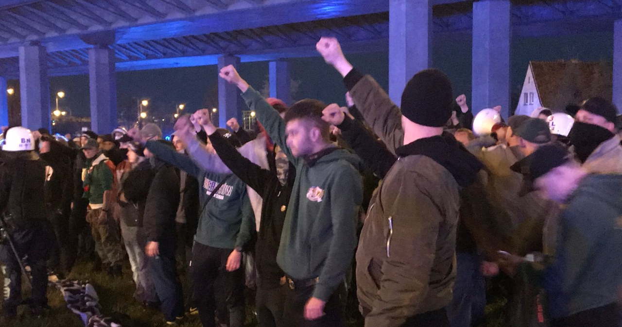 Wrocław: Stadion otoczony przez policję. Trwa mecz Śląska Wrocław z Zagłębiem Lubin