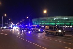 Wrocław: Stadion otoczony przez policję. Trwa mecz Śląska Wrocław z Zagłębiem Lubin