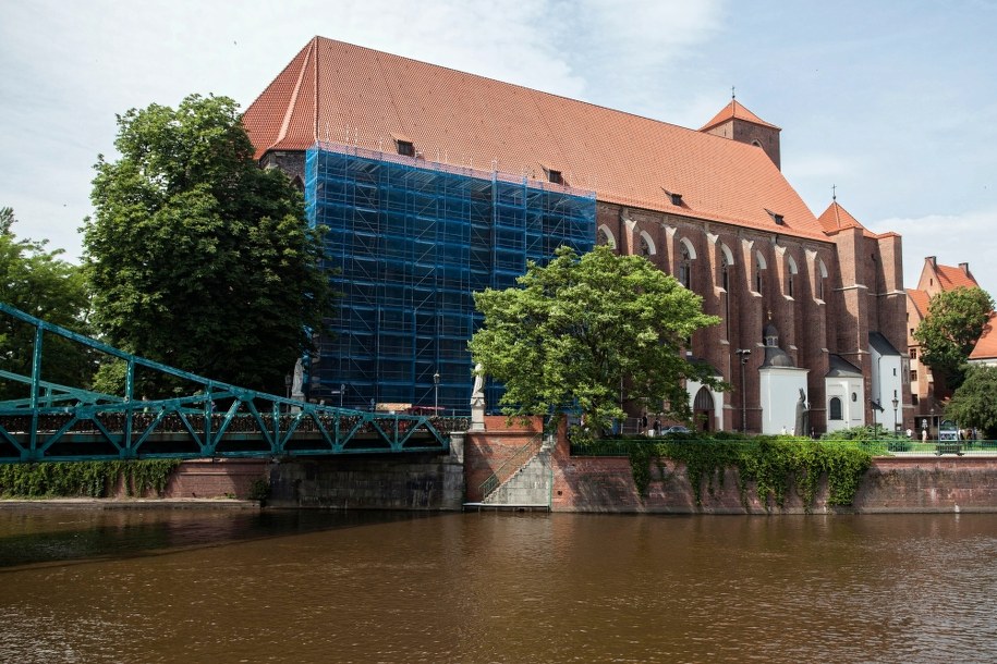 Wrocław: Trzy miesiące aresztu dla mężczyzny, który ugodził nożem księdza /Aleksander Koźmiński /PAP