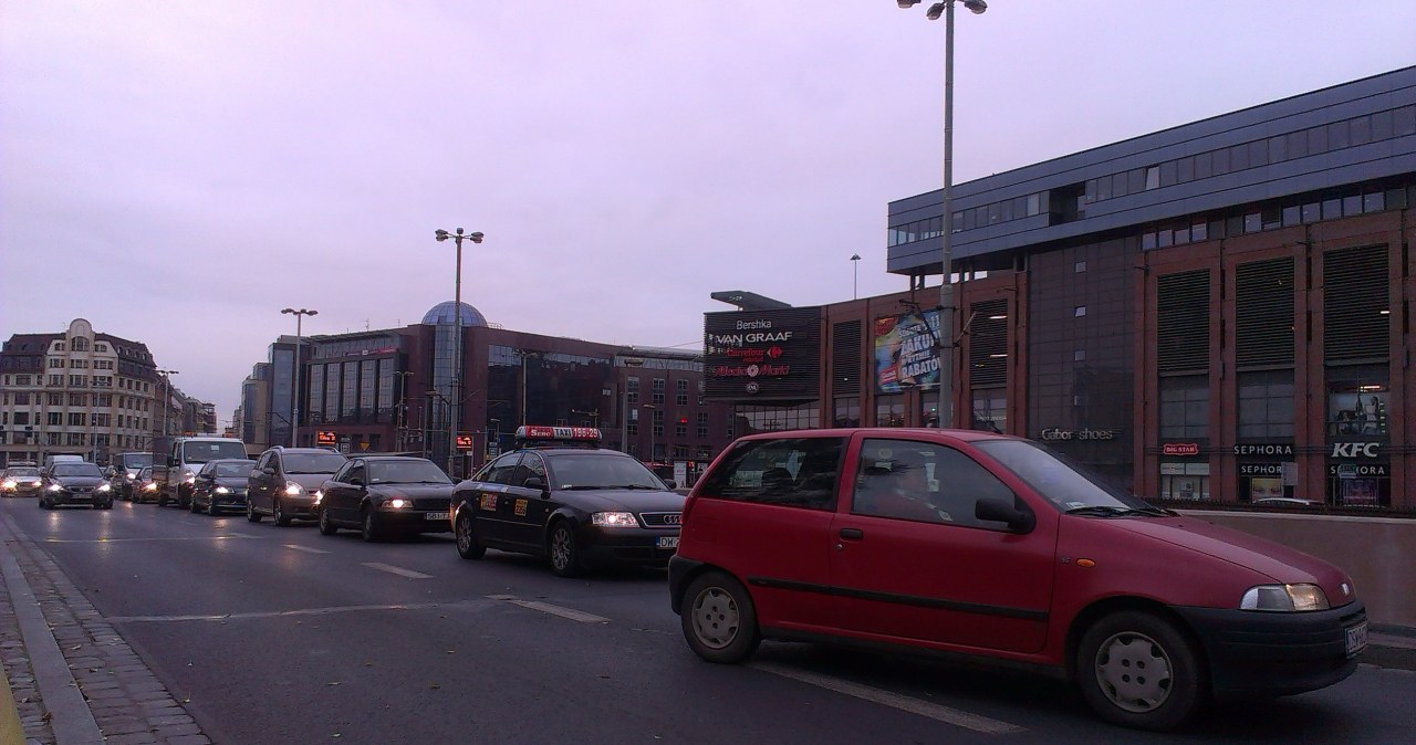 Wrocław zakorkowany z powodu pękniętej rury