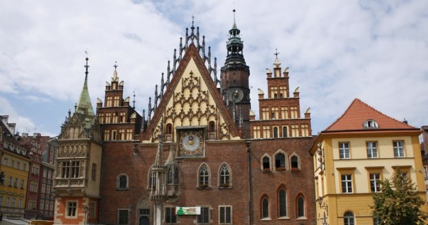 Wrocławianie zarabiają przeciętnie blisko 4 tys. zł brutto /&copy; Panthermedia