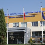 Wrocławscy lekarze ratują stopy uchodźcy z Ghany. "Dramat. Był piłkarzem"