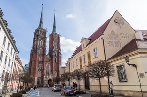 Wrocławska kuria o działce Morawieckich
