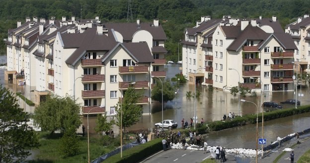 Wrocławskie osiedle Kozanów pod wodą w 2010 roku /AFP
