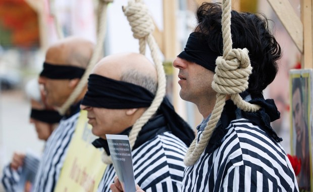 "Wrogowie Boga". Protestującym Irańczykom grozi kara śmierci