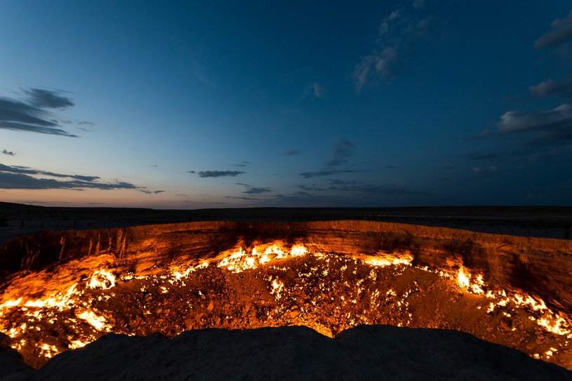 "Wrota Piekieł" - olbrzymi gazowy krater w Turkmenistanie, płonie od ponad 50 lat /123RF/PICSEL