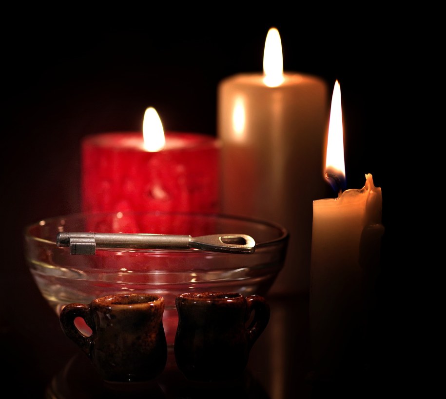 Wróżby andrzejkowe pomagają nam dowiedzieć się przede wszystkim, co czeka nas w miłości /Pixabay /