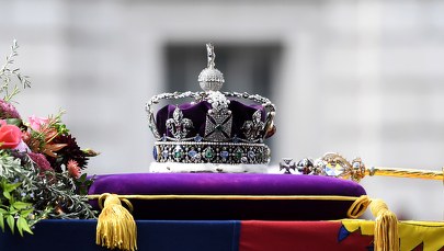 Wróżenie z królewskich fusów