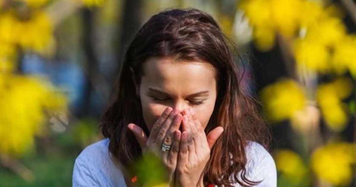 Wrzesień i październik to miesiące, w których wciąż w powietrzu obecne są pyłki alergiczne, wywołujące szereg nieprzyjemnych objawów /123RF/PICSEL