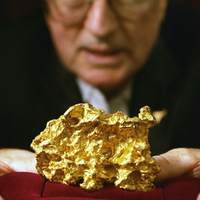 Wrześniowy wzrost cen złota to wynik sytuacji na rynkach giełdowych /AFP