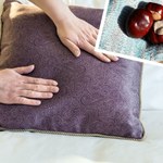 Wrzuć je do bębna, a poduszki po praniu będą miękkie i puszyste jak chmurka!