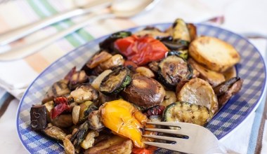 Wrzuć na ruszt kolorowe i lekkie warzywa. Najlepszy pomysł na końcówkę lata