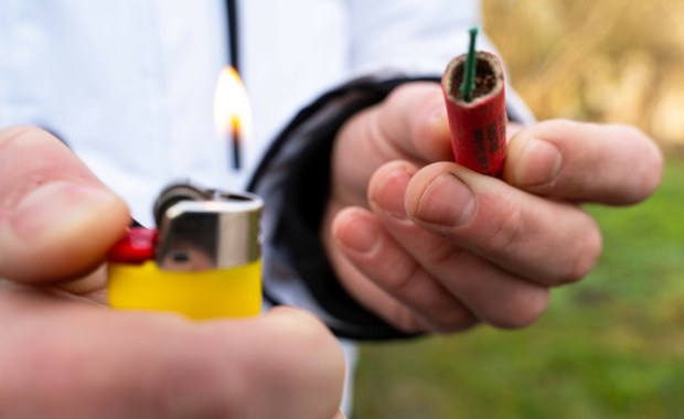 Wrzucił petardę do mieszkania i wzniecił pożar. Sprawca ataku w Wieliczce zatrzymany