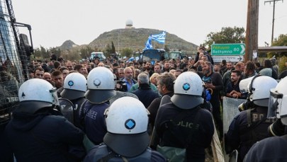 Wściekli rolnicy zablokowali lotnisko na Krecie. Rzucali kamieniami