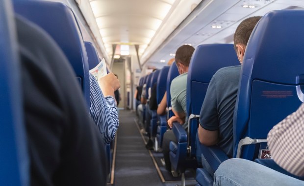 Wsiadł do samolotu bez biletu i paszportu. Kolejny incydent na londyńskich lotniskach 