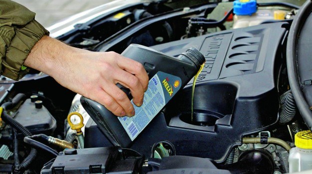 Wskazane jest, aby jak najdłużej użytkować silnik auta na oleju syntetycznym. /Motor