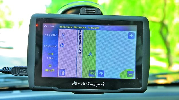 Wskazanie, że auto znajduje się nie tam, gdzie powinno, nie zależy do samego urządzenia, lecz także od mapy. /Motor