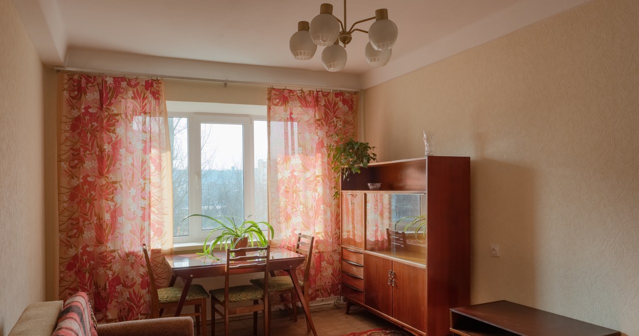 Wskazówki aranżacyjne od dekoratorów, bywają przydatne, jeden ze specjalistów wskazał pięć rzeczy, które szpecą dom /123RF/PICSEL