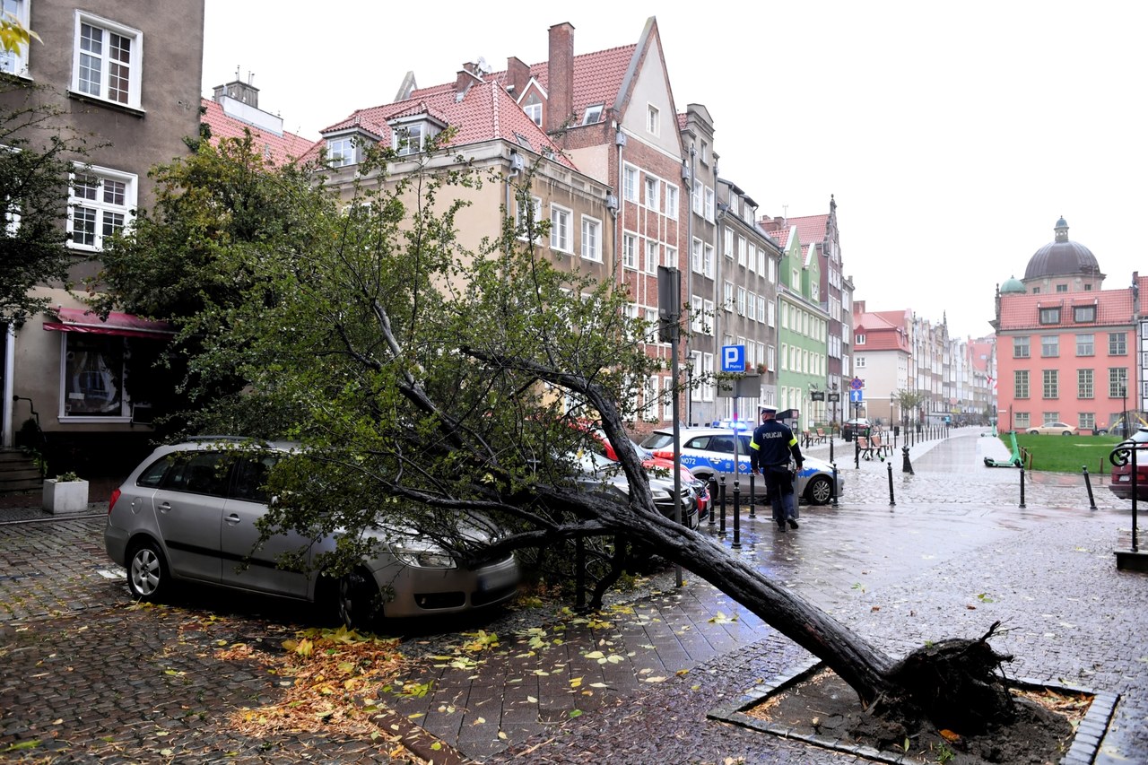 Silny Wiatr I Deszcz Trudna Sytuacja W Wielu Regionach Polski Pogoda W Interia Pl