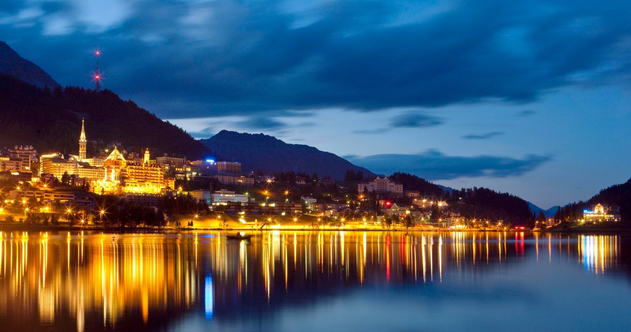 Wspaniałe położenie hotelu Waldhaus am See w St. Moritz to nie jedyna jego zaleta /Switzerland Tourism