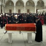 "Wspaniałe stulecie": Skandal na pogrzebie Hürrem! Nurbanu kradnie pierścień zmarłej sułtanki