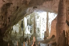 Wspaniały kompleks jaskiń we Włoszech. Oto Grotte di Frasassi